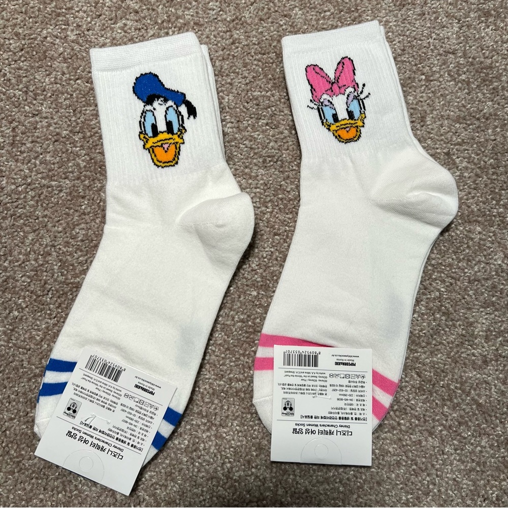 Disney Donald & Daisy Quarter Ankle Socks - Picture 2 of 3